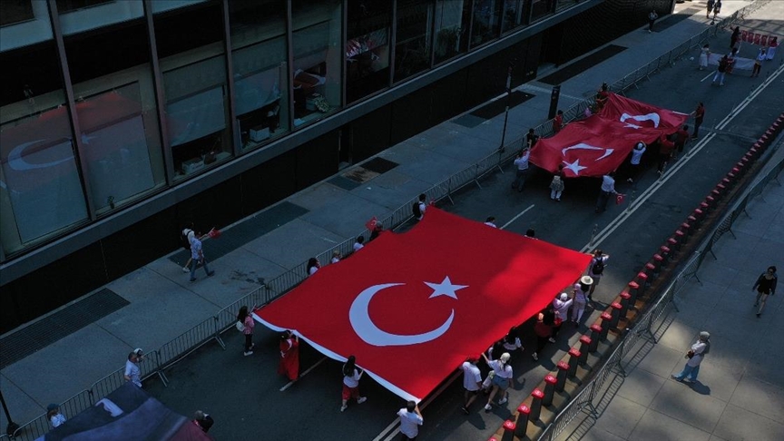 Cumhurbaşkanlığı İletişim Başkanlığı New York’ta ‘Türk Günü Yürüyüşü’ düzenledi