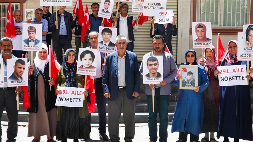 Diyarbakır annelerinin oturma eylemine bir aile daha katıldı