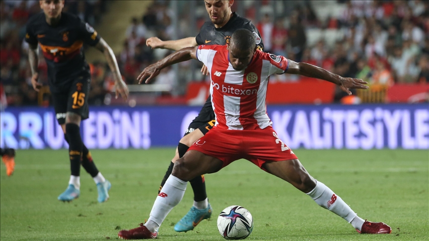 Galatasaray draw with Antalyaspor to end disappointing season Galatasaray draw with Antalyaspor to end disappointing season