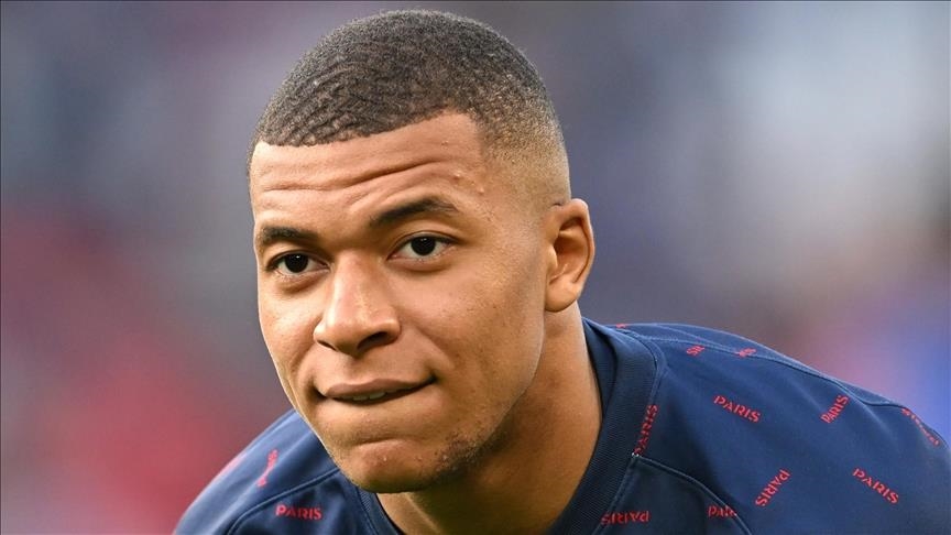 Kylian Mbappe extends contract with Paris Saint-Germain until 2025