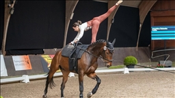 Angelina Buleska, e vetmja në Ballkan që ushtron disiplinën gjimnastikë mbi kalë