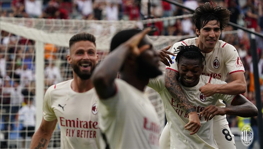 AC Milan win Italian Serie A title after 11 years AC Milan win Italian Serie A title after 11 years