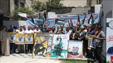 غزة.. وقفة تطالب بتسليم جثامين أسرى "محتجزَة" لدى إسرائيل