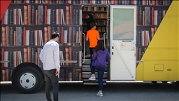 Banjalučki učenici oduševljeni "Bibliobusom" Narodne i univerzitetske biblioteke RS-a