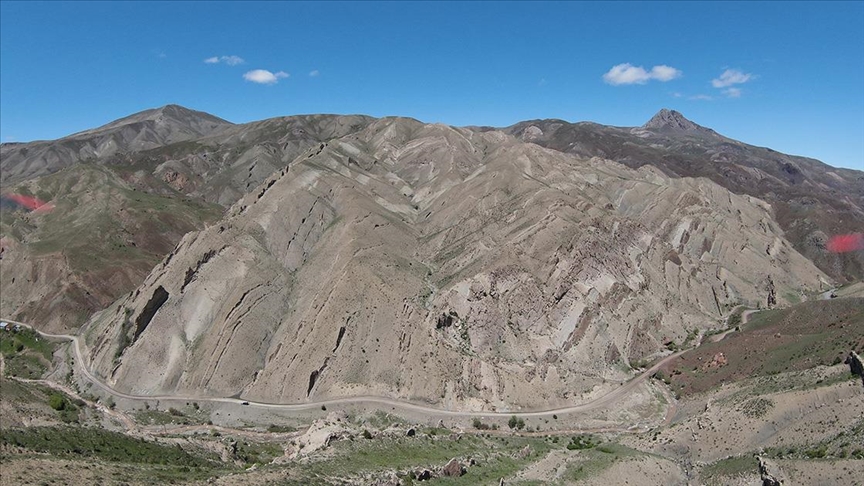 Iğdır'ın Testere Vadisi'ndeki kayalıklar FPV dron ile görüntülendi
