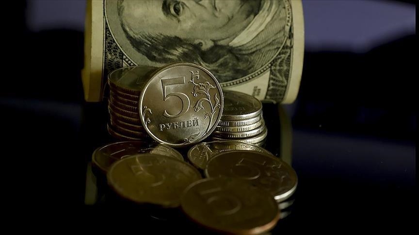 Минфин РФ снизил требование по продаже валютной экспортной выручки до 50%