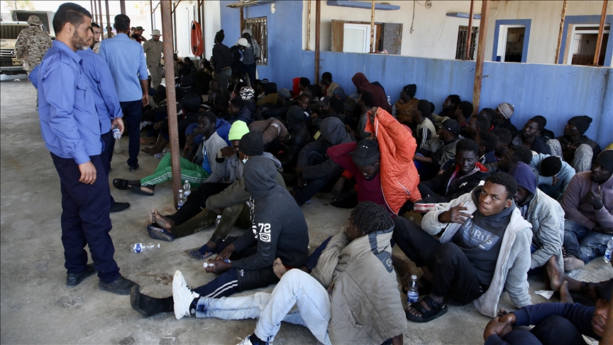البحرية الليبية تنقذ 101 مهاجر غير نظامي
