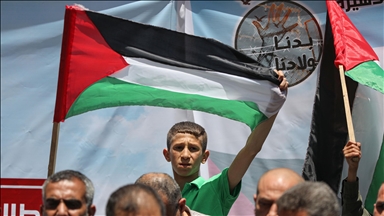 غزة.. فلسطينيون يطالبون بتسليم جثامين أسرى "مُحتجزَة" لدى إسرائيل