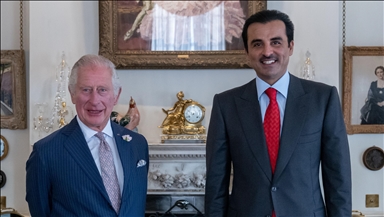 أمير قطر يبحث مع ولي العهد البريطاني تعزيز العلاقات 