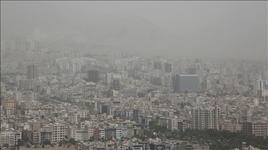 İran'da hava kirliliği nedeniyle birçok kentte okullar ve kurumlar tatil edildi