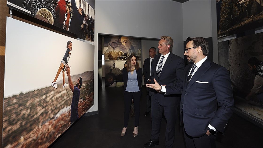 ABD'nin Ankara Büyükelçisi Flake, AA'yı ve fotoğraf sergisini ziyaret etti
