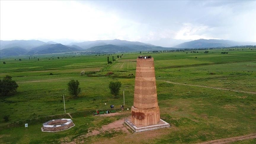 Башня Бурана - историческая достопримечательность севера Кыргызстана