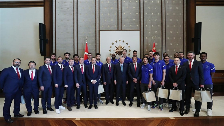 Cumhurbaşkanı Erdoğan, THY Avrupa Ligi şampiyonu Anadolu Efes'i kabul etti