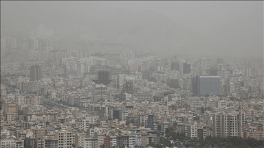 İran'da hava kirliliği birçok kentte hayatı olumsuz etkiliyor