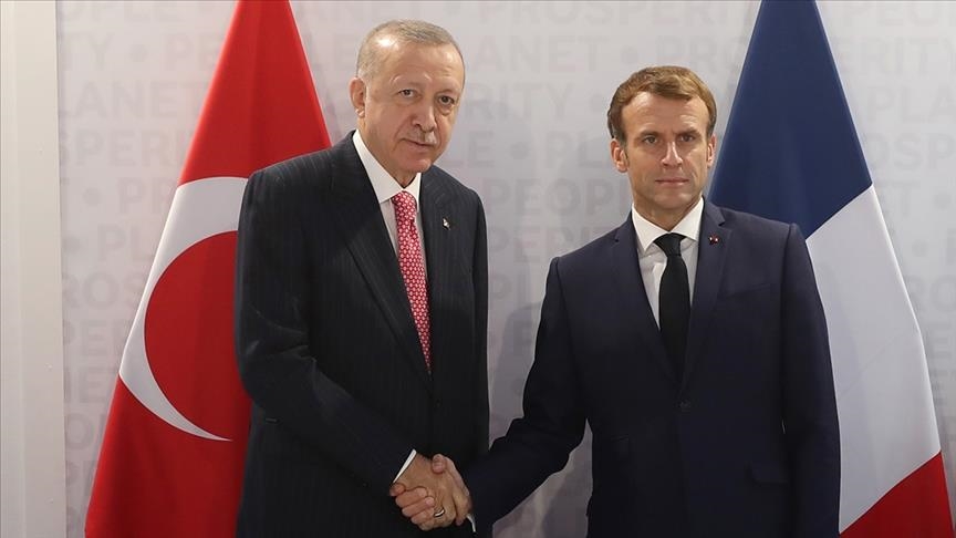 أردوغان وماكرون يبحثان طلب انضمام السويد وفنلندا لـ "الناتو" 