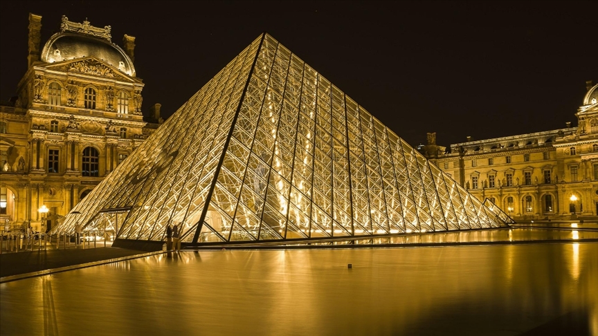 Fransa’da Louvre Müzesi eski müdürü, tarihi eser kaçakçılığına 'göz yummakla' suçlanıyor