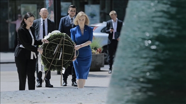 Truss položila vijenac na Spomen-obilježje ubijenoj djeci opkoljenog Sarajeva