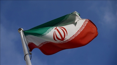 İran'da en az 19 kişinin ölümüne yol açan iş merkezinin çökmesi protesto edildi