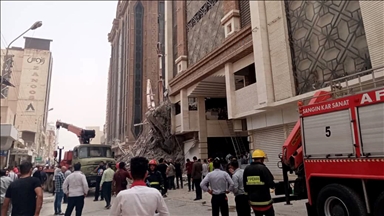 İran'da çöken 10 katlı binada ölü sayısı 22'ye yükseldi