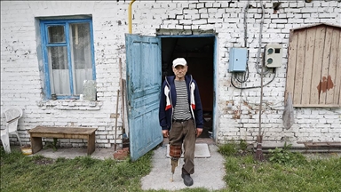 Ukrayna'nın Buzova köyü sakinleri, Rus saldırılarının ardından yaralarını sarıyor