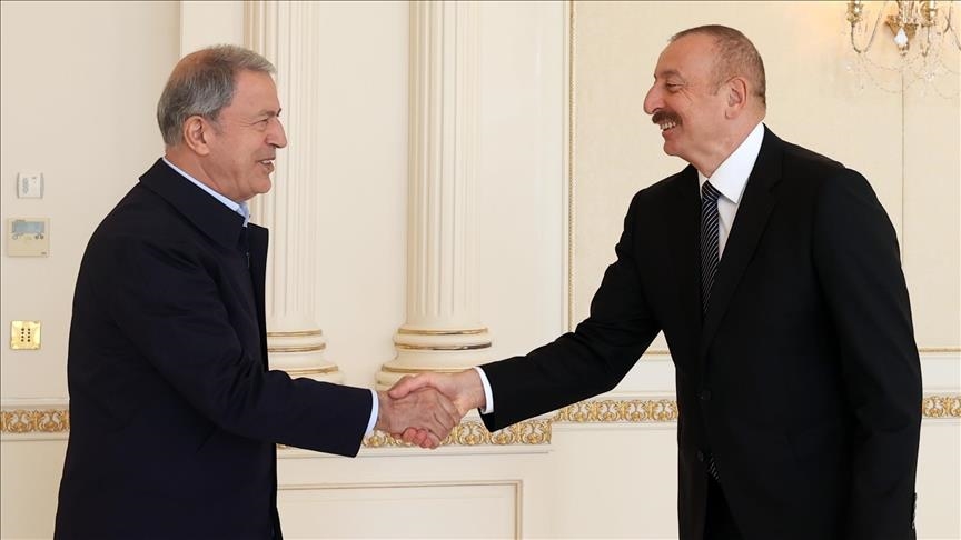 Presidenti i Azerbajxhanit priti në Baku ministrin turk të mbrojtjes