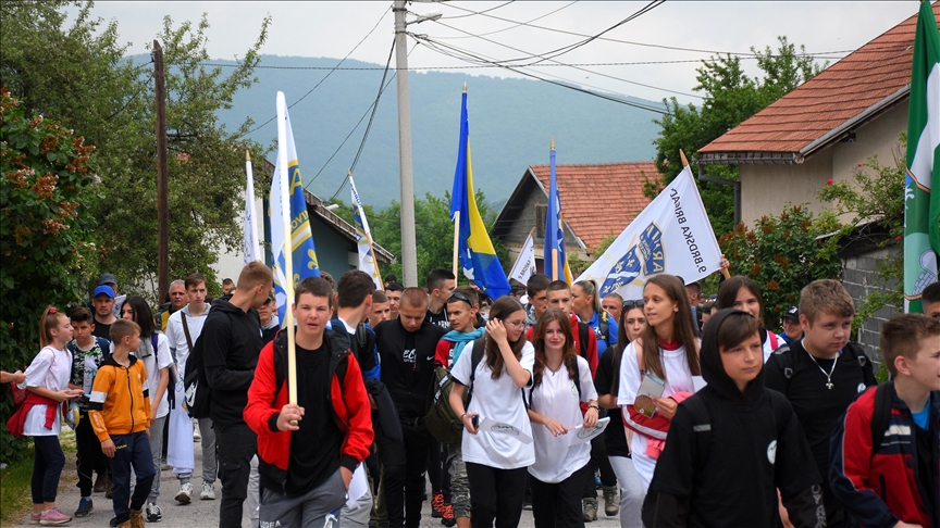 BiH: Stotine učenika učestvovalo na pohodu “Put spasa“ Lokve - Igman