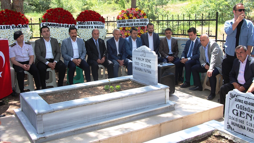 Solingen faciasının 29. yılında kurbanlar mezarları başında anıldı