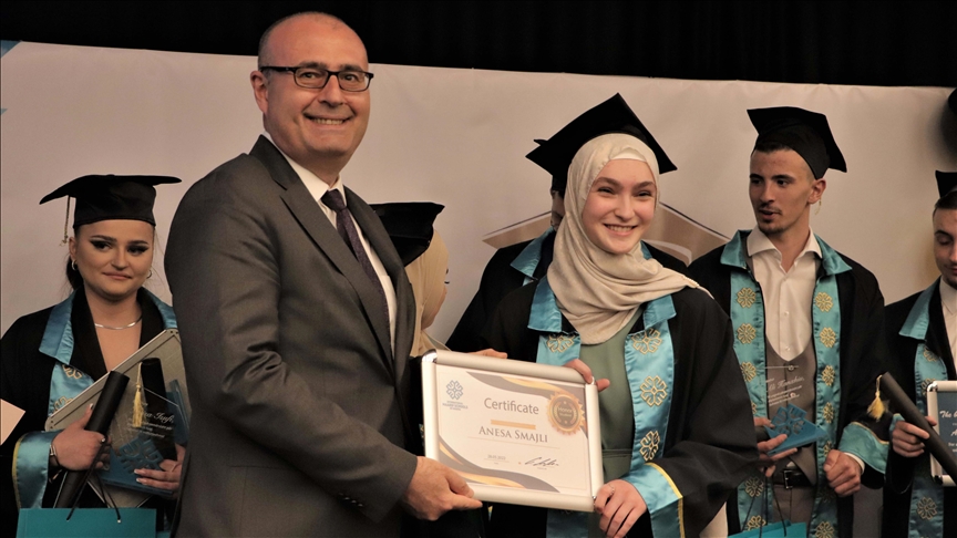 Kosovë, mbahet ceremonia e diplomimit për maturantët e Shkollave Maarif