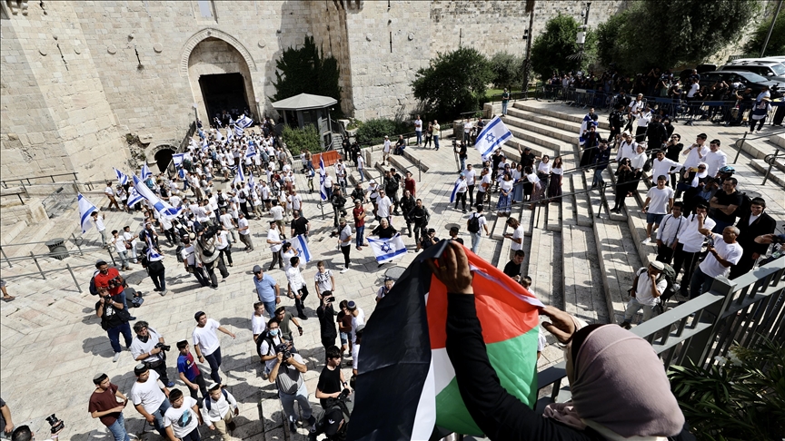 عشرات آلاف الإسرائيليين يشاركون بمسيرة "الأعلام"
