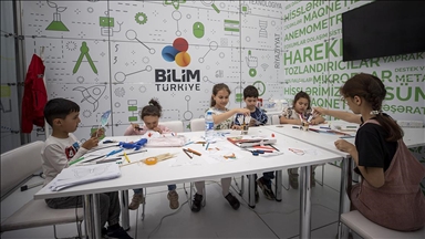 TEKNOFEST Azerbaycan'daki teknoloji odaklı atölyelerde çocuklara özel gösterimler yapılıyor