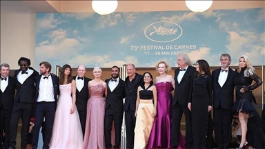 Filmi "Trekëndëshi i trishtimit" nga Ruben Ostlund fiton Palmën e Artë në Kanë