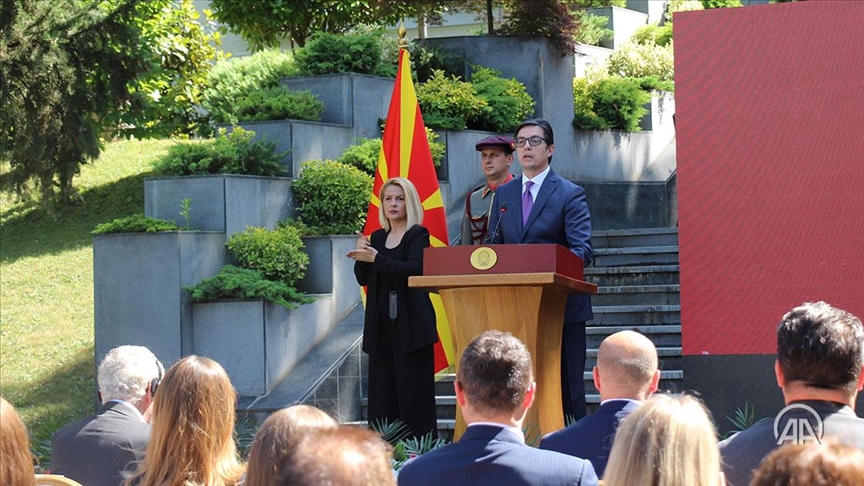 Претседателот Пендаровски додели одликувања Орден за заслуги и Повелба ...