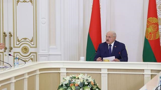 Лукашенко о санкциях: трудности - не повод для паники