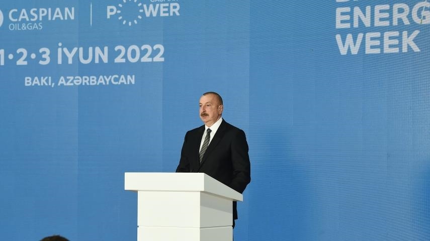Азербайджан готов расширить возможности газопроводов - президент