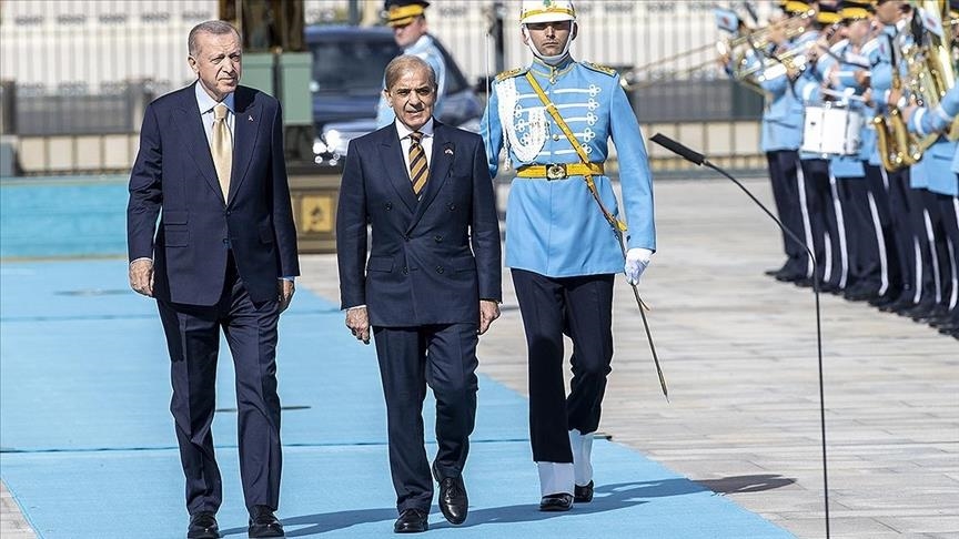 أردوغان يستقبل رئيس الوزراء الباكستاني بمراسم رسمية