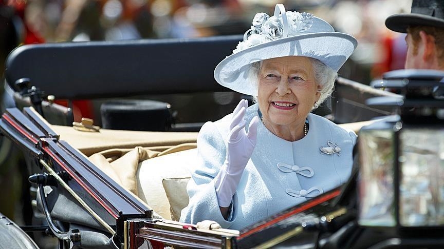 Royaume-Uni : la reine Elizabeth II fête ses 70 ans sur le trône