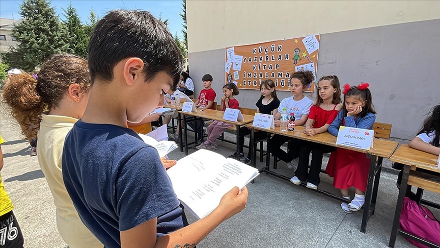 Hayallerini hikayeye dönüştüren ilkokul öğrencileri, akranlarının ufkunu açıyor