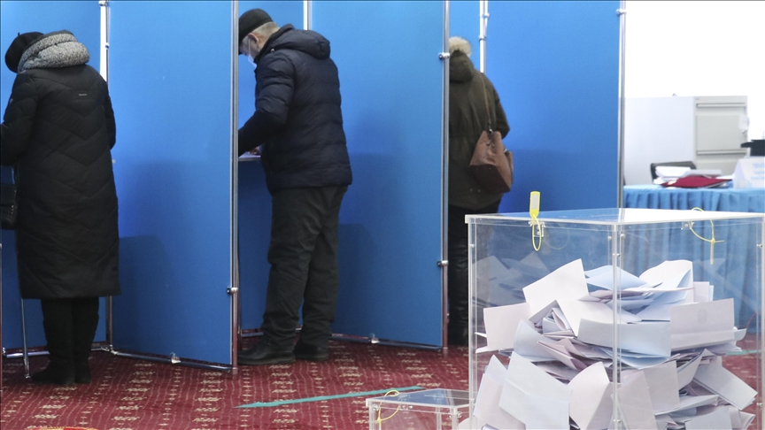 Kazakistan anayasa reformu için referanduma gidecek