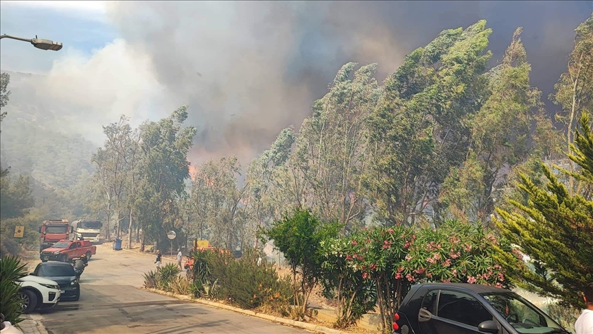 اليونان.. إخلاء عدد من المناطق إثر حريق جنوبي أثينا