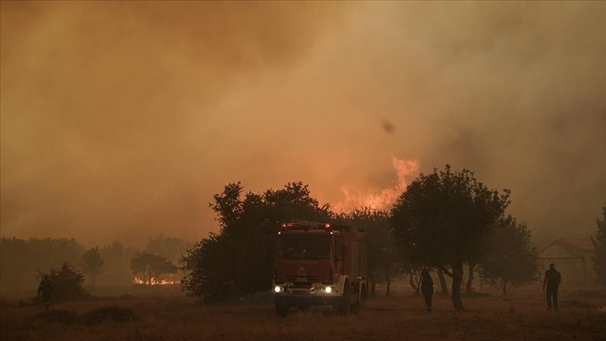 Several cars, homes damaged as wildfire rages on outskirts of Greek capital Several cars, homes damaged as wildfire rages on outskirts of Greek capital