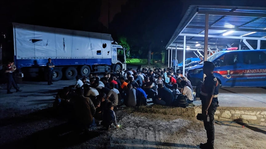 تركيا.. ضبط 111 مهاجر غير نظامي غربي البلاد