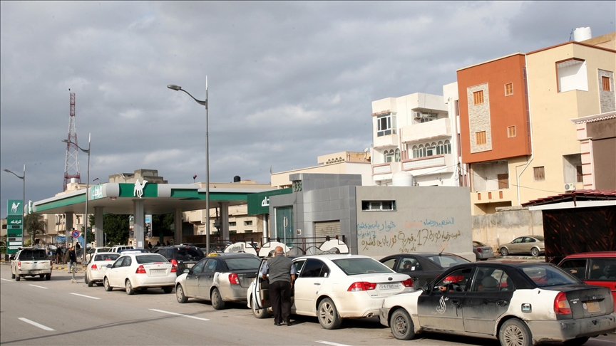 Libya'da petrol siyasi çekişmeler nedeniyle nimetten külfete dönüştü