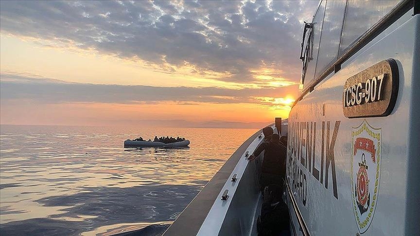 В районе Дикили в Измире спасены 77 незаконных мигрантов