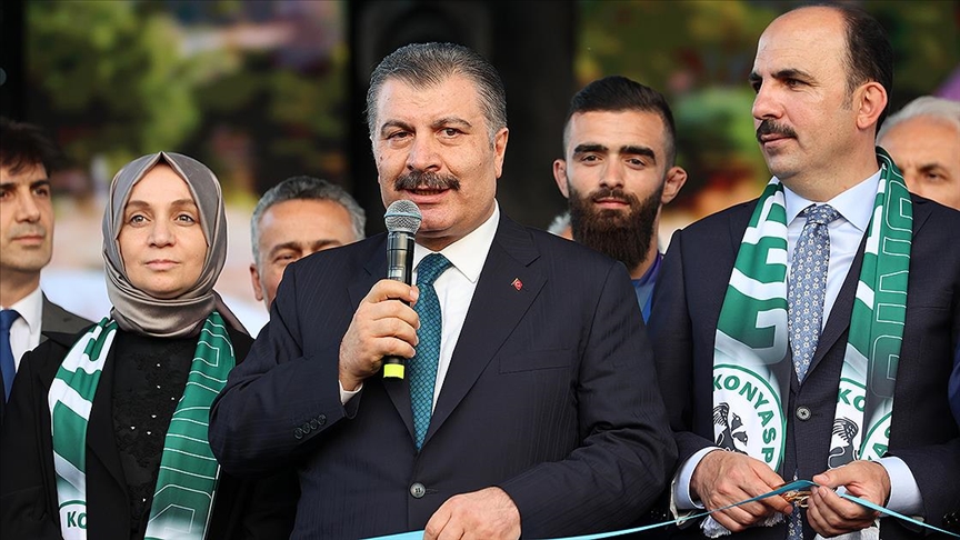 Bakan Koca'dan sağlık çalışanlarının özlük haklarına ilişkin açıklama: Motive olabilecekleri bir değişiklik olacak