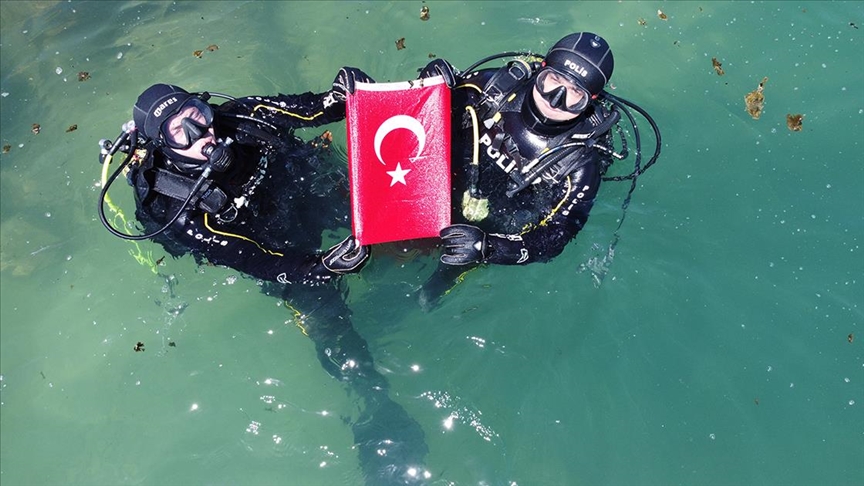 Van'ın 'kurbağa adamları' su altında zorlu görev yürütüyor