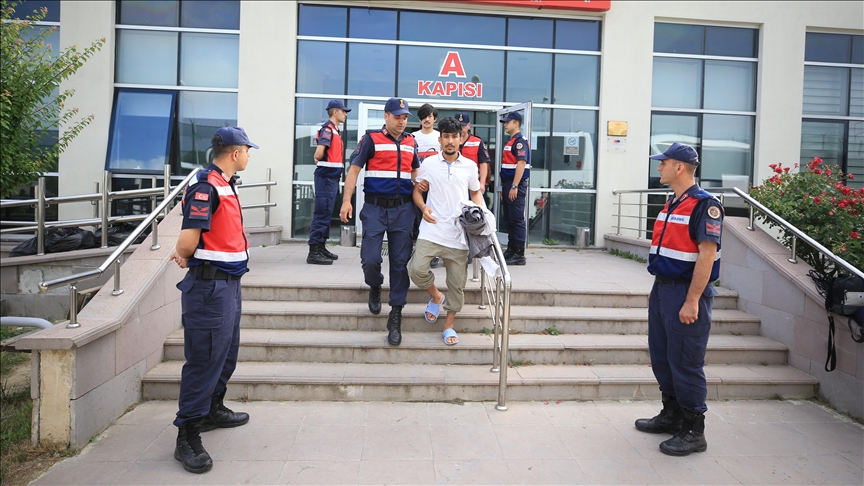 تركيا تعتزم ترحيل 172 مهاجرا أفغانيا إلى بلادهم