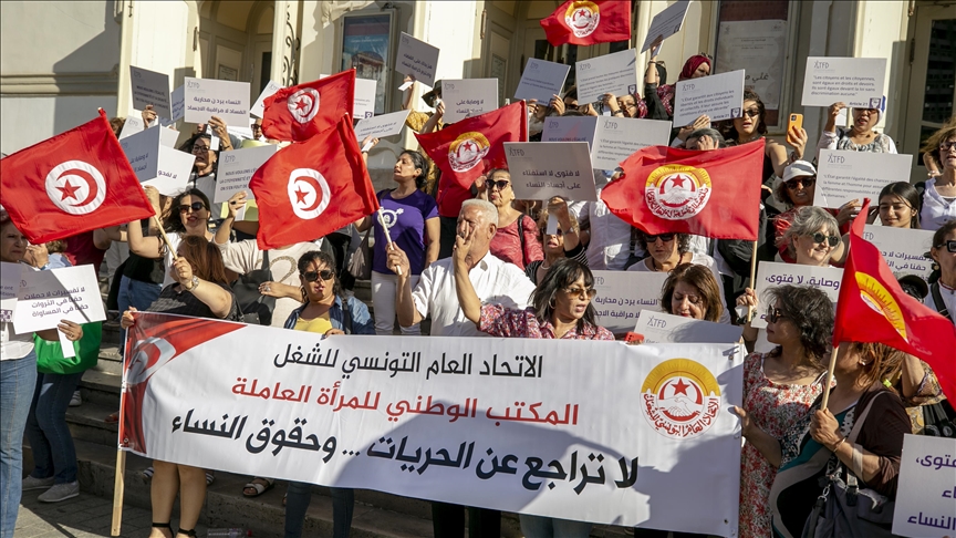تونس.. وقفة احتجاجية لجمعيات نسوية "دفاعا عن الحريات"