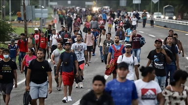 Meksika sınırından ABD'ye gitmek isteyen yeni göçmen konvoyu yola çıktı