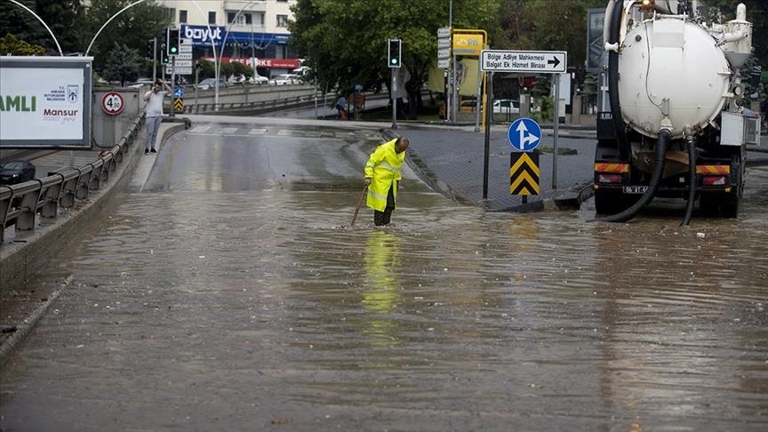 Туркије: Во поплавите во Анкара загина едно лице