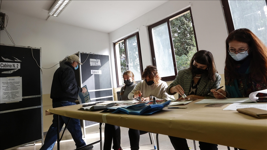 Italians vote in key round of local elections, referendum on laws